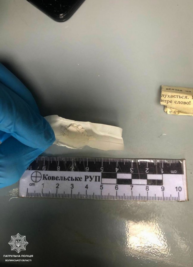 За добу у Луцьку та Ковелі патрульні затримали 3 чоловіків з наркотиками. ФОТО