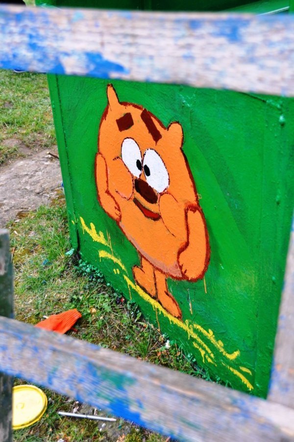 Як лучани допомогли облаштувати майданчик у дитбудинку. ФОТО