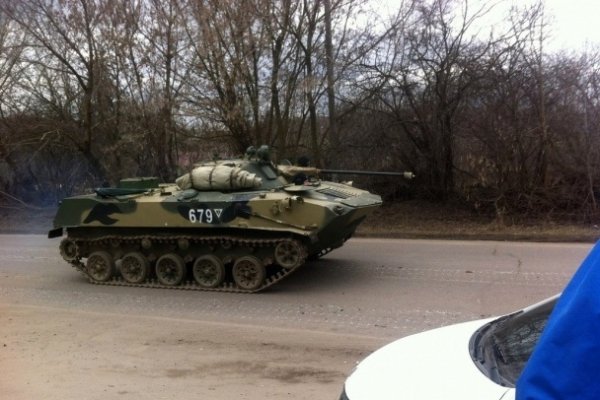 Росіяни стягують військову техніку до кордону з Україною