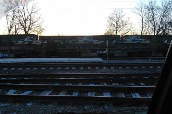 Росіяни стягують військову техніку до кордону з Україною