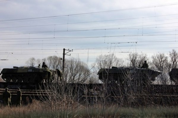 Росіяни стягують військову техніку до кордону з Україною