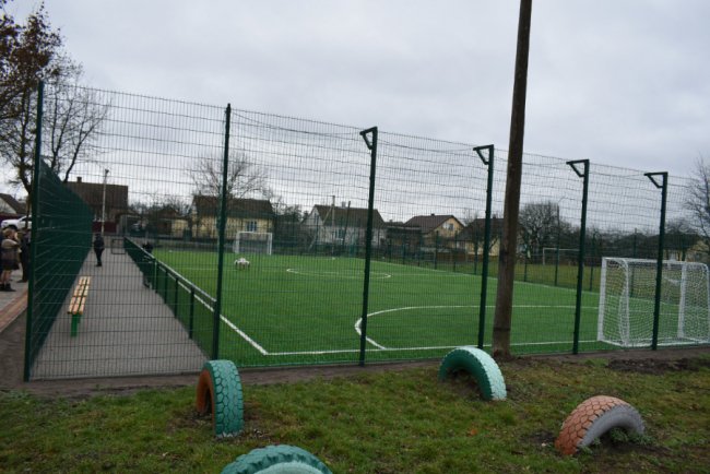 У Горохові відкрили футбольне поле зі штучним покриттям. ФОТО