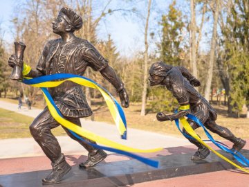 Дали імена ще двом скульптурам луцьких кликунів