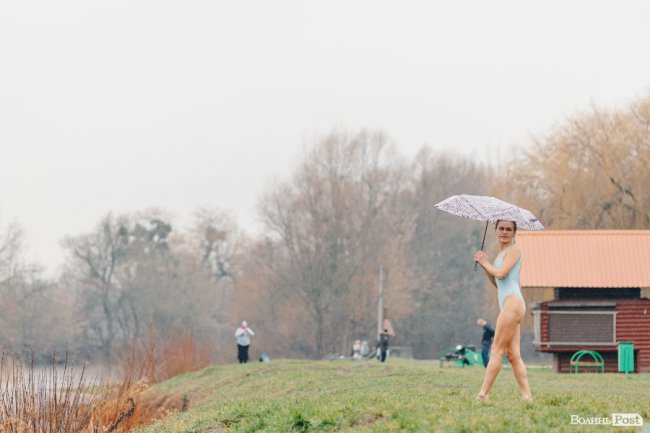 Водохреще у Луцьку: освячення води в річці Стир та занурення лучан. ФОТОРЕПОРТАЖ