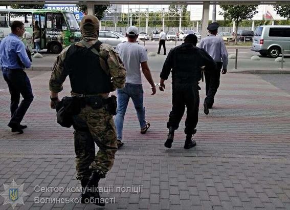 Волинська поліція опублікувала відео затримання работорговця