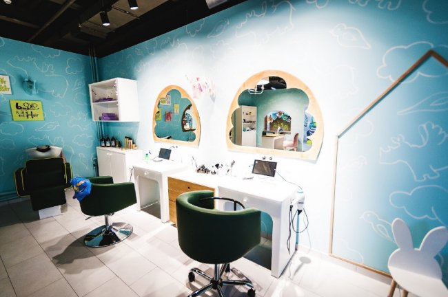 У луцькому «Промені» працює «Сімейна перукарня». ФОТО*