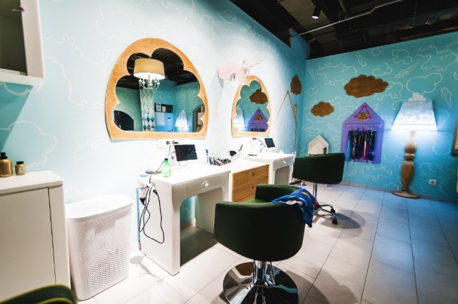 У луцькому «Промені» працює «Сімейна перукарня». ФОТО*