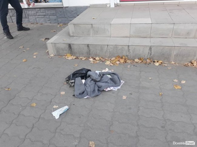 У Луцьку озброєний чоловік в масці намагався пограбувати «ШвидкоГроші». ФОТО