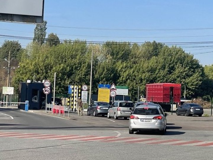 Люди їдуть на роботу, відпочинок, навчання: чи є черги на ПП «Устилуг». ВІДЕО