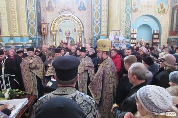У Володимирі-Волинському попрощалися із загиблим бійцем. ФОТО