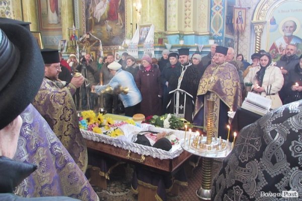 У Володимирі-Волинському попрощалися із загиблим бійцем. ФОТО