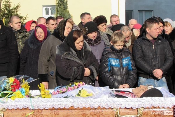 У Володимирі-Волинському попрощалися із загиблим бійцем. ФОТО