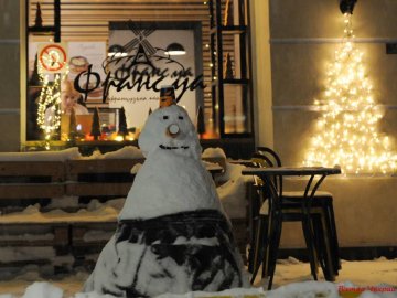 Казковий вечір засніженого Луцька. ФОТО