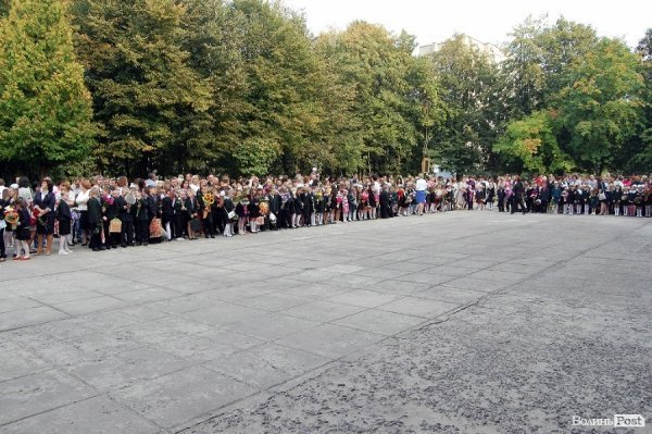 Луцькі депутати Яручик і Ткачук вітали першачків із Днем знань. ФОТО*