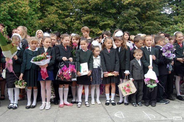 Луцькі депутати Яручик і Ткачук вітали першачків із Днем знань. ФОТО*