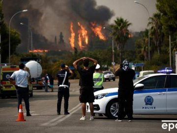 Вогонь дістався курортних містечок: у Греції вирують масштабні лісові пожежі. ФОТО, ВІДЕО