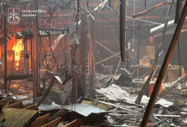Росіяни двічі атакували ТРЦ в Кривому Розі: 15 загиблих, 130 постраждалих, серед них 23 дитини