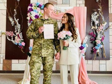 На Волині військовий одружився зі своєю коханою і йде захищати Україну. ФОТО
