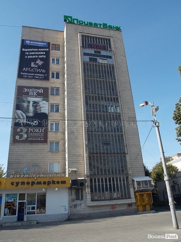 Реклами на луцькій «багатоповерхівці-привиді» не буде