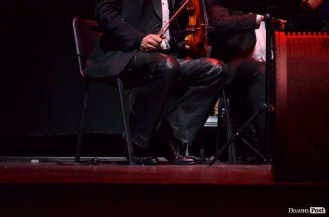 Новорічні хіти та казкова енергетика: як лучан розважали LeoBand Orchestra. ФОТОРЕПОРТАЖ