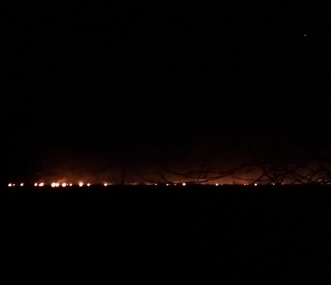 У селі неподалік Луцька горить поле. ФОТО