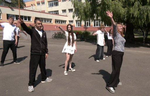 Луцькі випускники репетирують вальс і готуються до останнього дзвінка. ФОТО