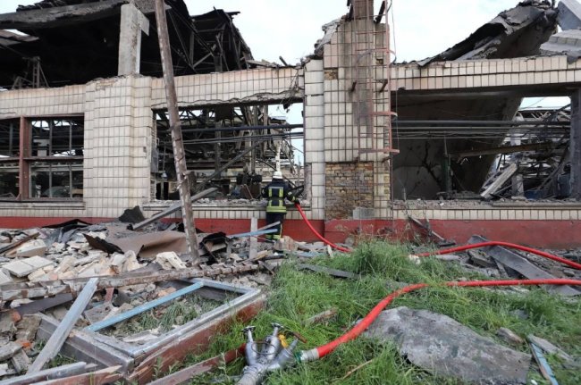 Ракетний удар по Києву: показали фото наслідків