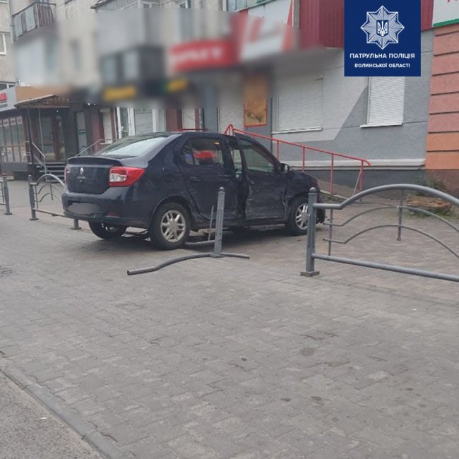 У Луцьку на Перемоги зіткнулись два Renault Logan