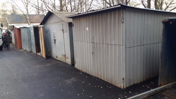 У Луцьку на проспекті Соборності демонтують гаражі. ФОТО