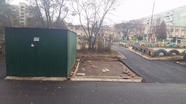 У Луцьку на проспекті Соборності демонтують гаражі. ФОТО