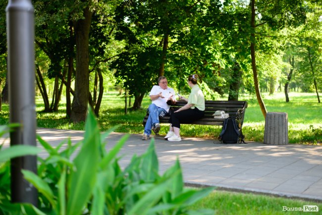 Мерія ледь не спалахнула, а в тролейбуса з’їхали «роги»: як над Луцьком вперше піднімали синьо-жовтий стяг