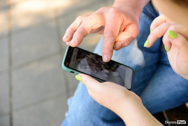 Мерія ледь не спалахнула, а в тролейбуса з’їхали «роги»: як над Луцьком вперше піднімали синьо-жовтий стяг