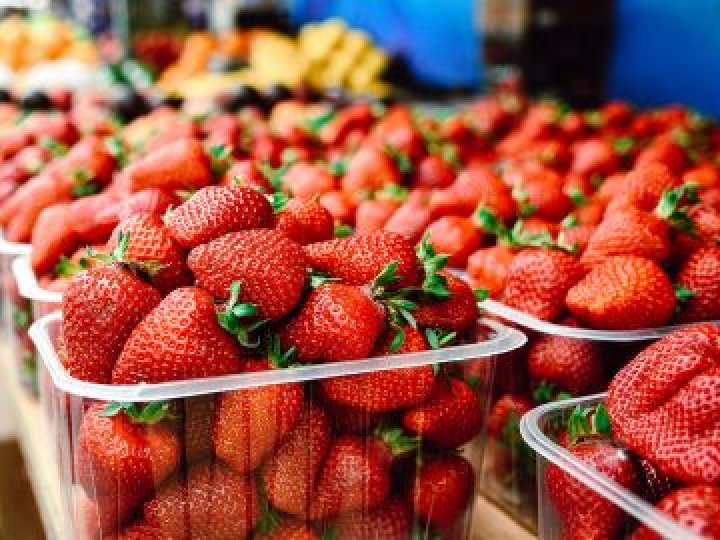 Ціни на полуницю в Луцьку: скільки просять за кілограм