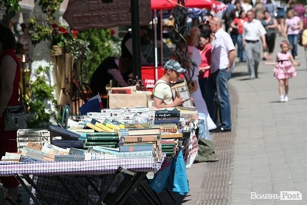 У Луцьку продовжується «Мистецька вулиця». ФОТО