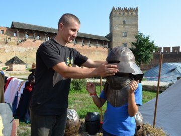 Дзвін мечів та запеклі бої: як у замку Любарта змагаються лицарі. ФОТО