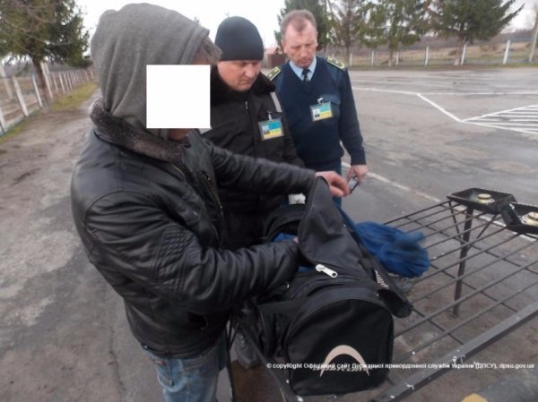 Прикордонники луцького загону затримали 12 кілограмів бурштину. ФОТО