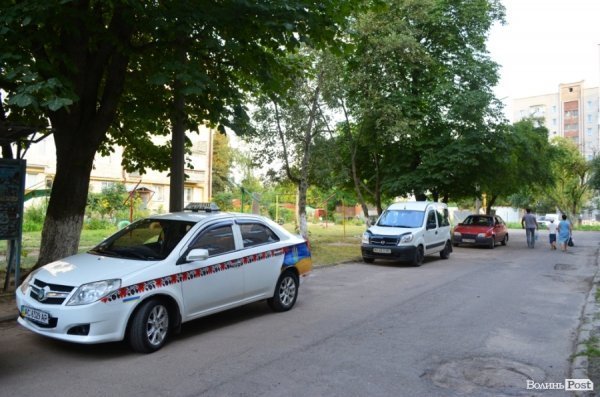 На вулицях Луцька – патріотичне таксі. ФОТО