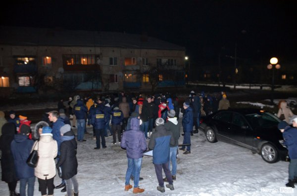 Вогонь та пам'ять: Маневичами пройшла смолоскипна хода на честь Героя