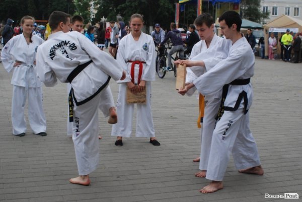 Свято спорту в центрі Луцька. ФОТО