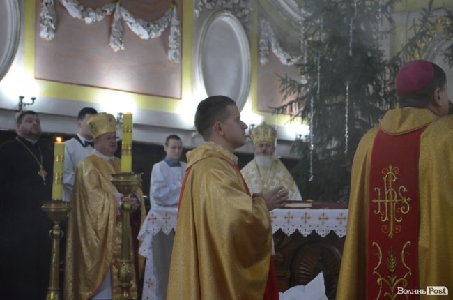 Магія Різдва: у луцькому соборі відбулося урочисте богослужіння. ФОТО
