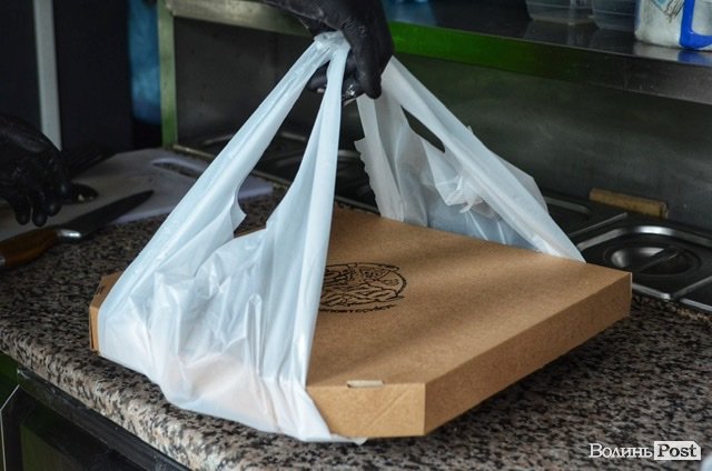 Вперше у Луцьку – піца без бортиків*