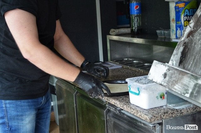 Вперше у Луцьку – піца без бортиків*