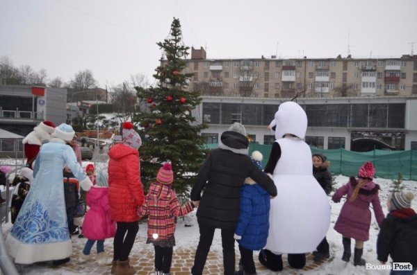 У Луцьку влаштували свято Миколая для соціально-незахищених дітей
