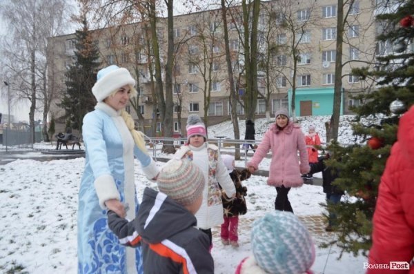 У Луцьку влаштували свято Миколая для соціально-незахищених дітей