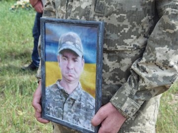 На Волині попрощалися з Героєм Миколою Комяком, який загинув на Харківщині. ФОТО