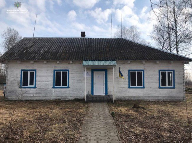 Патрульні показали, у яких умовах жили у волинській «глибинці» під час виборів. ФОТО