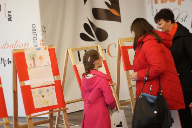 У «ПортCity» нагородили юних художників