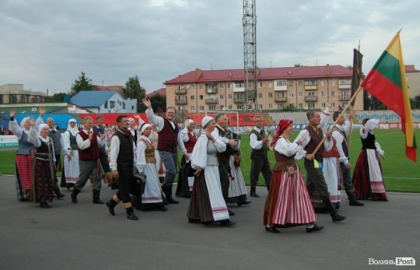 «Поліське літо з фольклором» завершили парадом, концертом і феєрверком. ФОТО