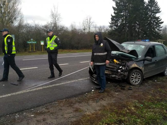 На трасі Рівне-Володимир-Волинський зіткнулися дві автівки: троє постраждалих. ФОТО