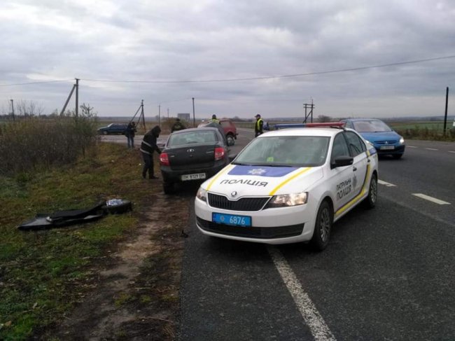 На трасі Рівне-Володимир-Волинський зіткнулися дві автівки: троє постраждалих. ФОТО